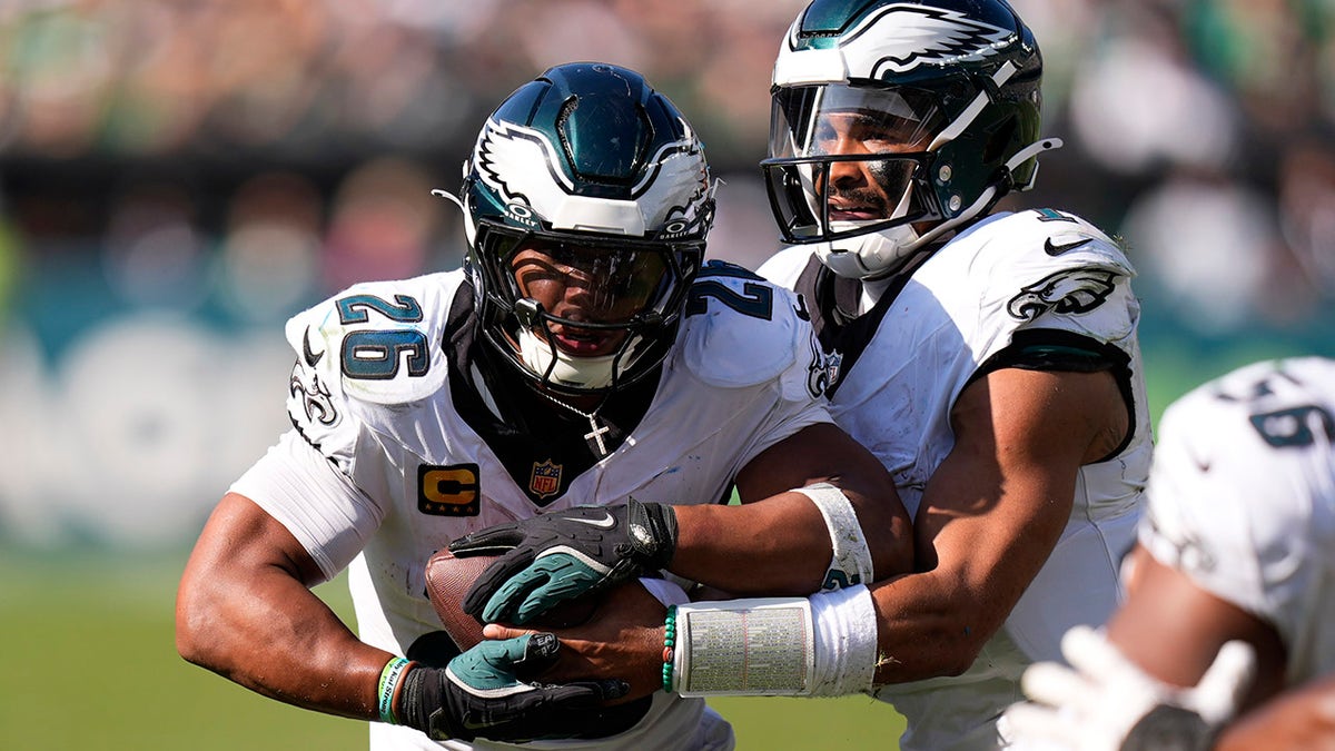 Saquon Barkley Suffers Hamstring Injury During Eagles Game