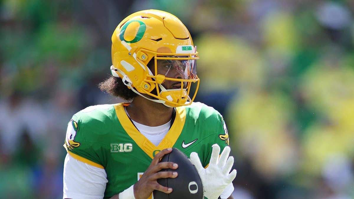 Oregon Ducks Face Challenging 2026 Season as Dante Moore Sidelined