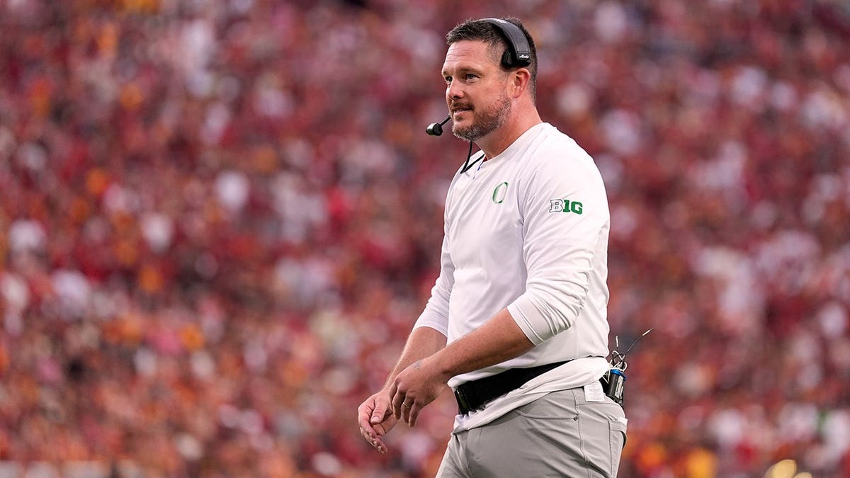 Oregon Ducks Face Challenges in 2026 College Football Season