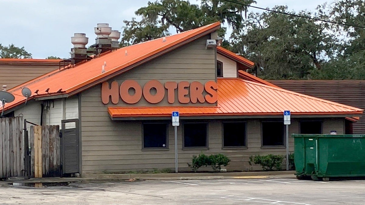 Hooters Faces Continued Closures Amid Bankruptcy Restructuring