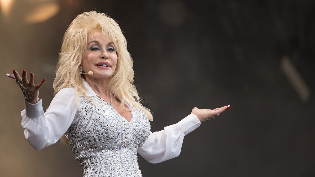 Amy Grant Reflects on Honoring Dolly Parton