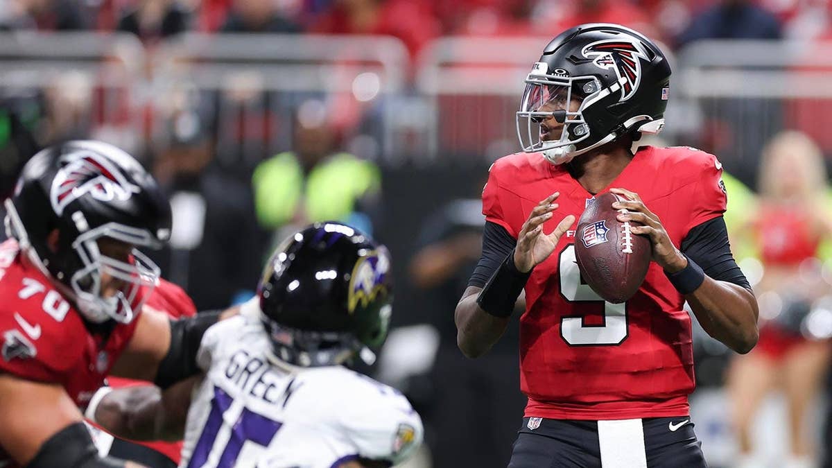 Atlanta Falcons Face Quarterback Challenges Ahead of Key Game