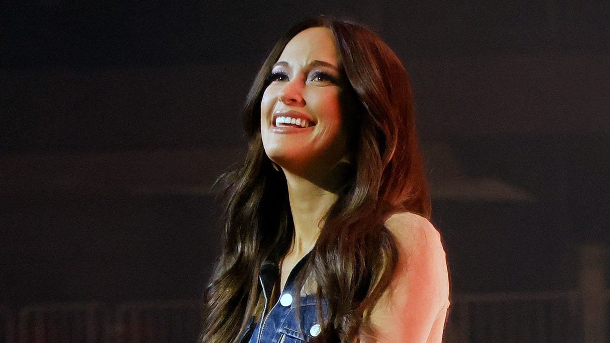 Kacey Musgraves Criticizes Columbus Day, Advocates for Change