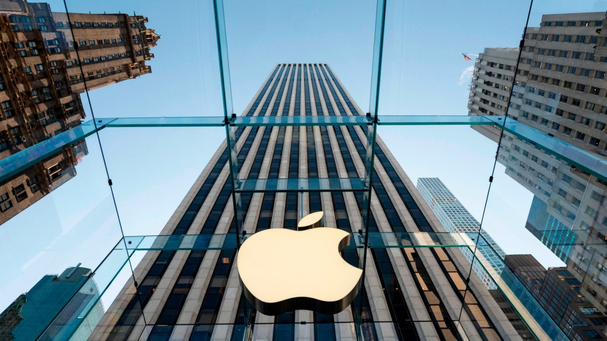 Apple News Criticized for Negative Framing of Republican Issues